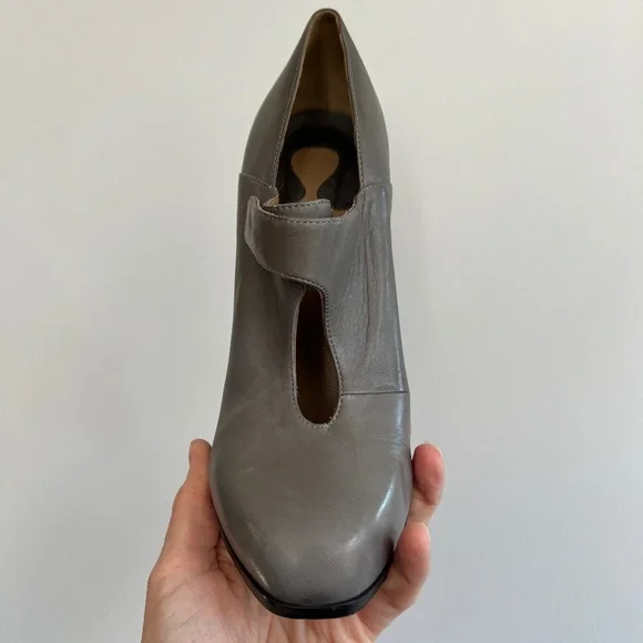 Chloe Leather Booties - Picture 4 of 9